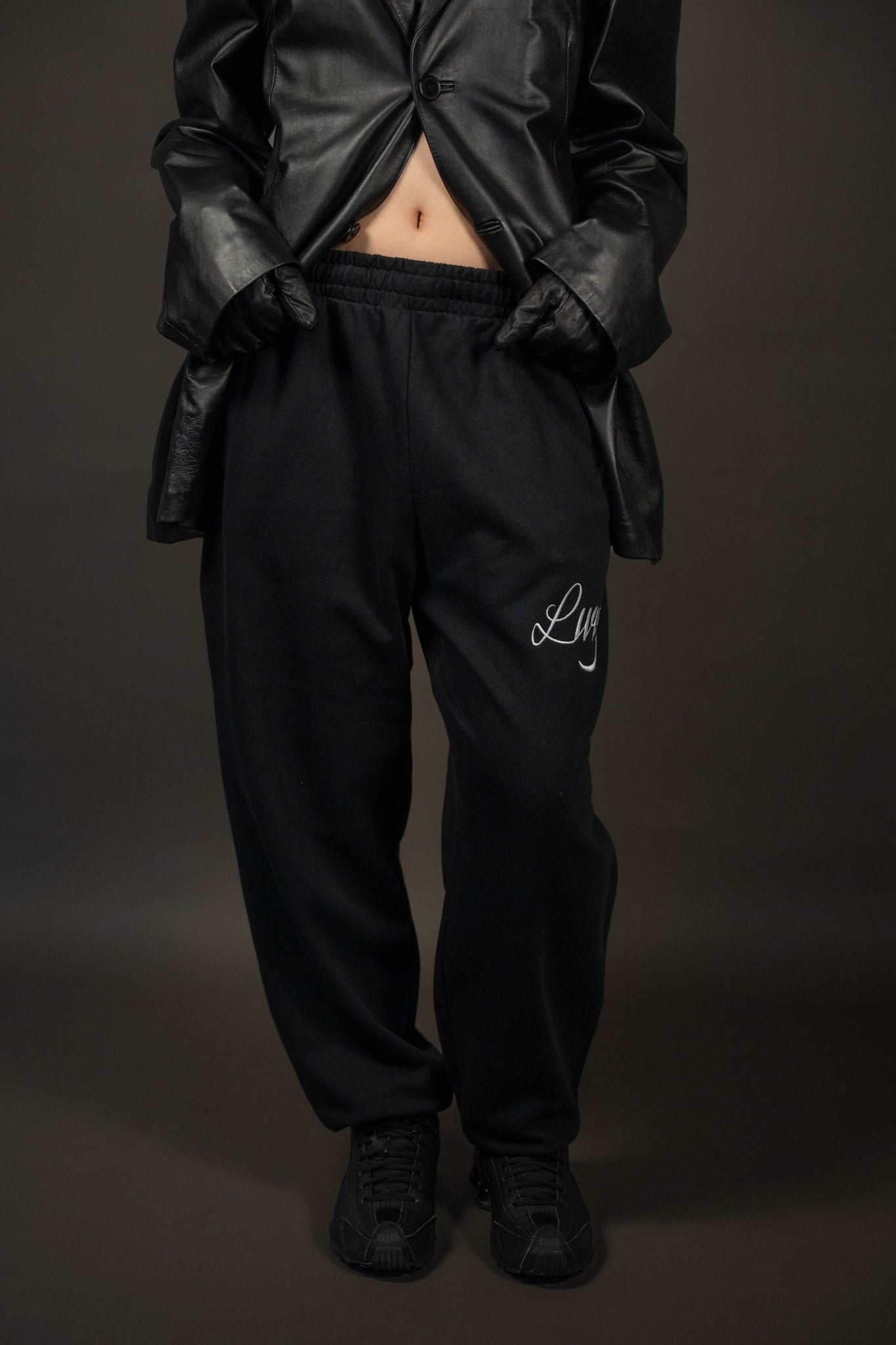 L3 ESSENTIAL ONYX TRACKPANT