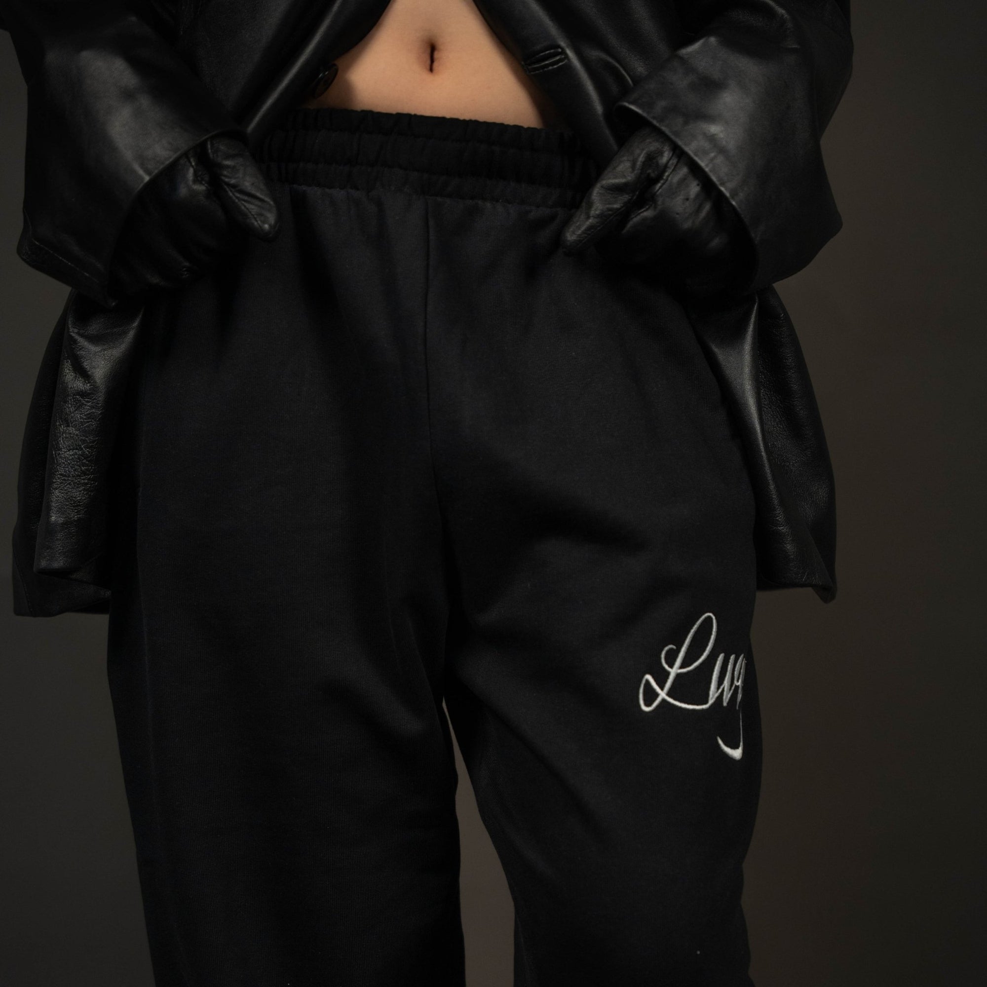 L3 ESSENTIAL ONYX TRACKPANT