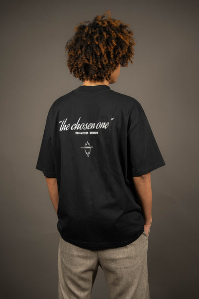 V2 ESSENTIAL CURVED LOGO ONYX TEE